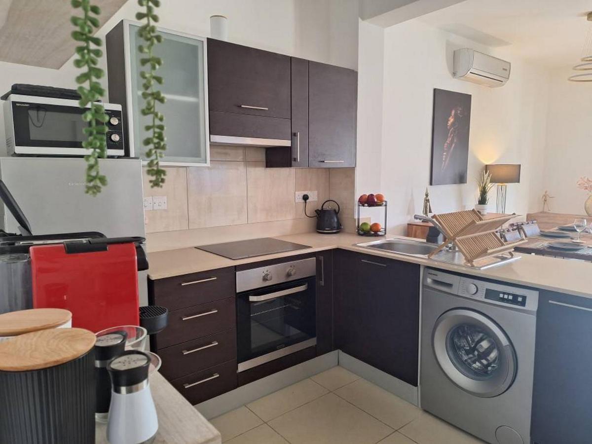 Paramount Gardens D204 Терсефану