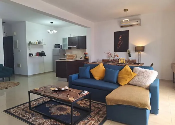 Paramount Gardens Resorts D204