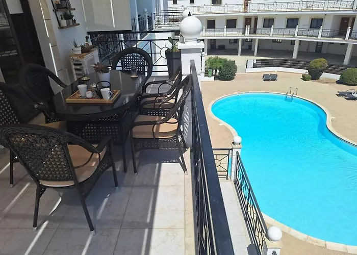 Paramount Gardens Resorts D204